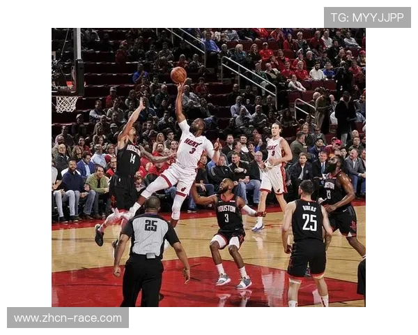 安东尼场边观战,坎宁安与之对视宣告“我来了”